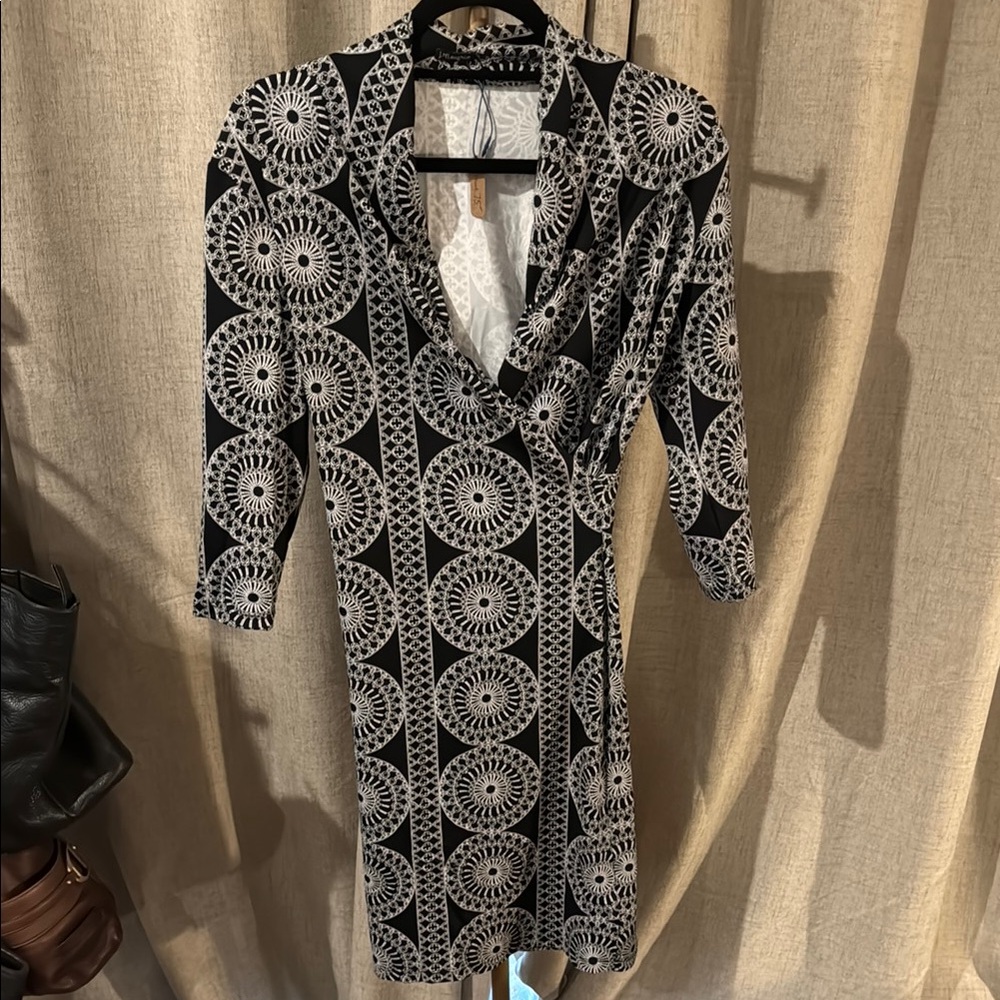 J. McLaughlin Black and White Sheath Dress with Plunge Neckline